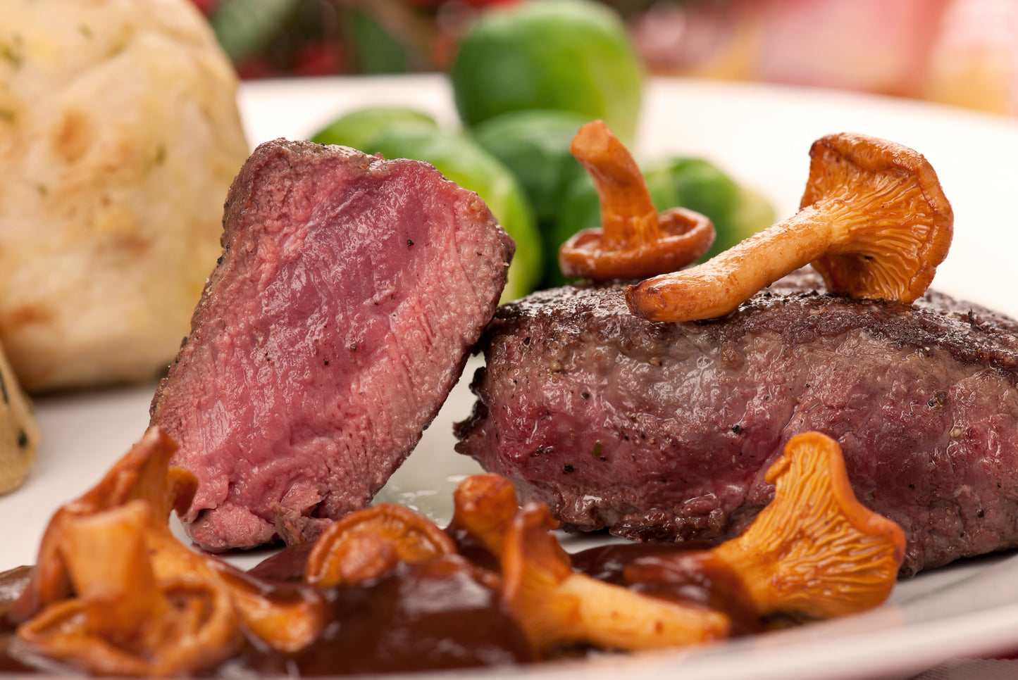 Rehrücken, tiefgekühlt | ohne Knochen, ohne Silberhaut, aus regionaler Jagd vom Hofgut Erdland | Deutschland | 0,3kg-0,45kg | 49€/kg